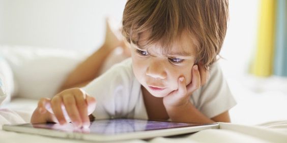 LOS NIÑOS APRENDEN DE LA INTERACCIÓN CON HUMANOS NO CON LAS PANTALLAS